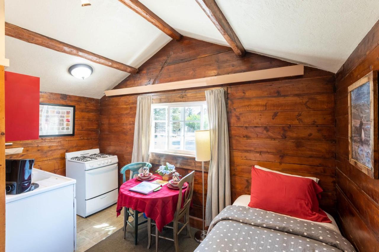 Log Cabin Motel Pinedale Exterior photo