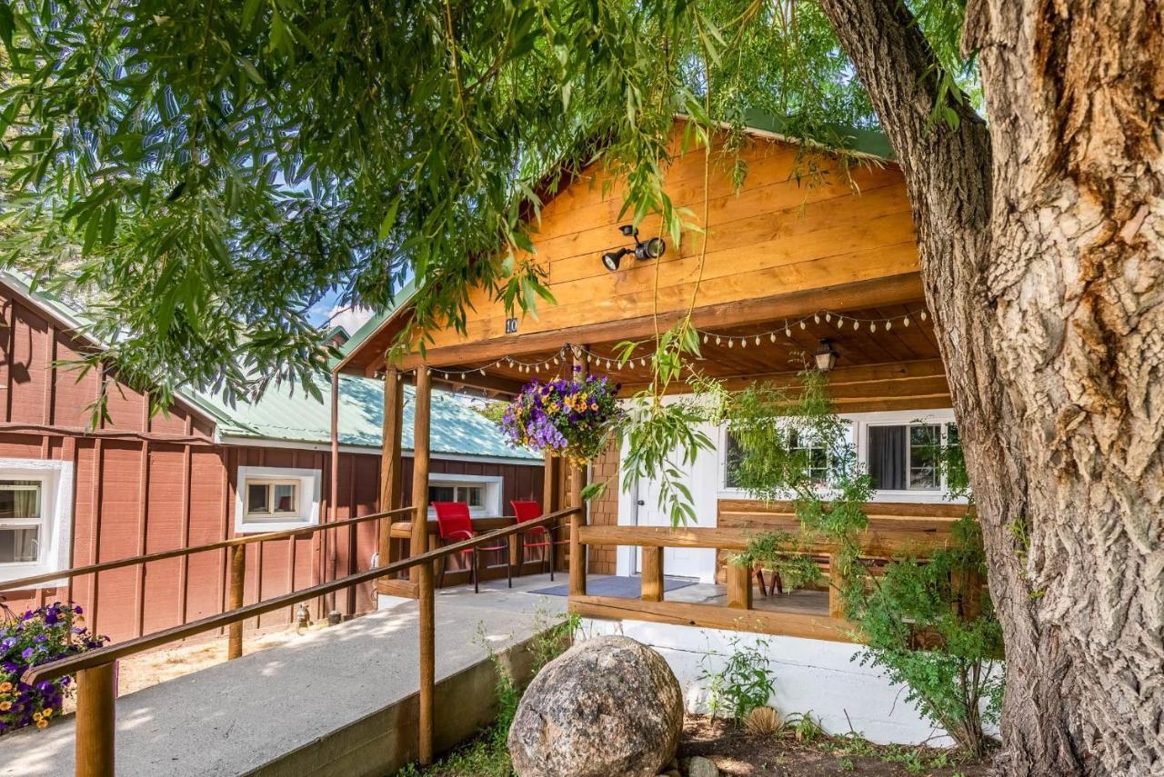 Log Cabin Motel Pinedale Exterior photo