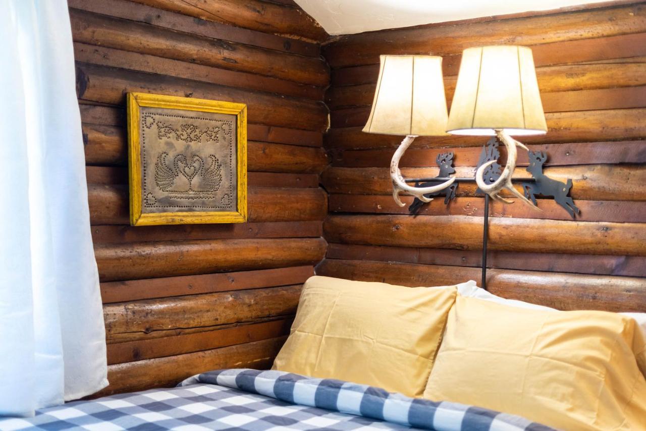 Log Cabin Motel Pinedale Exterior photo