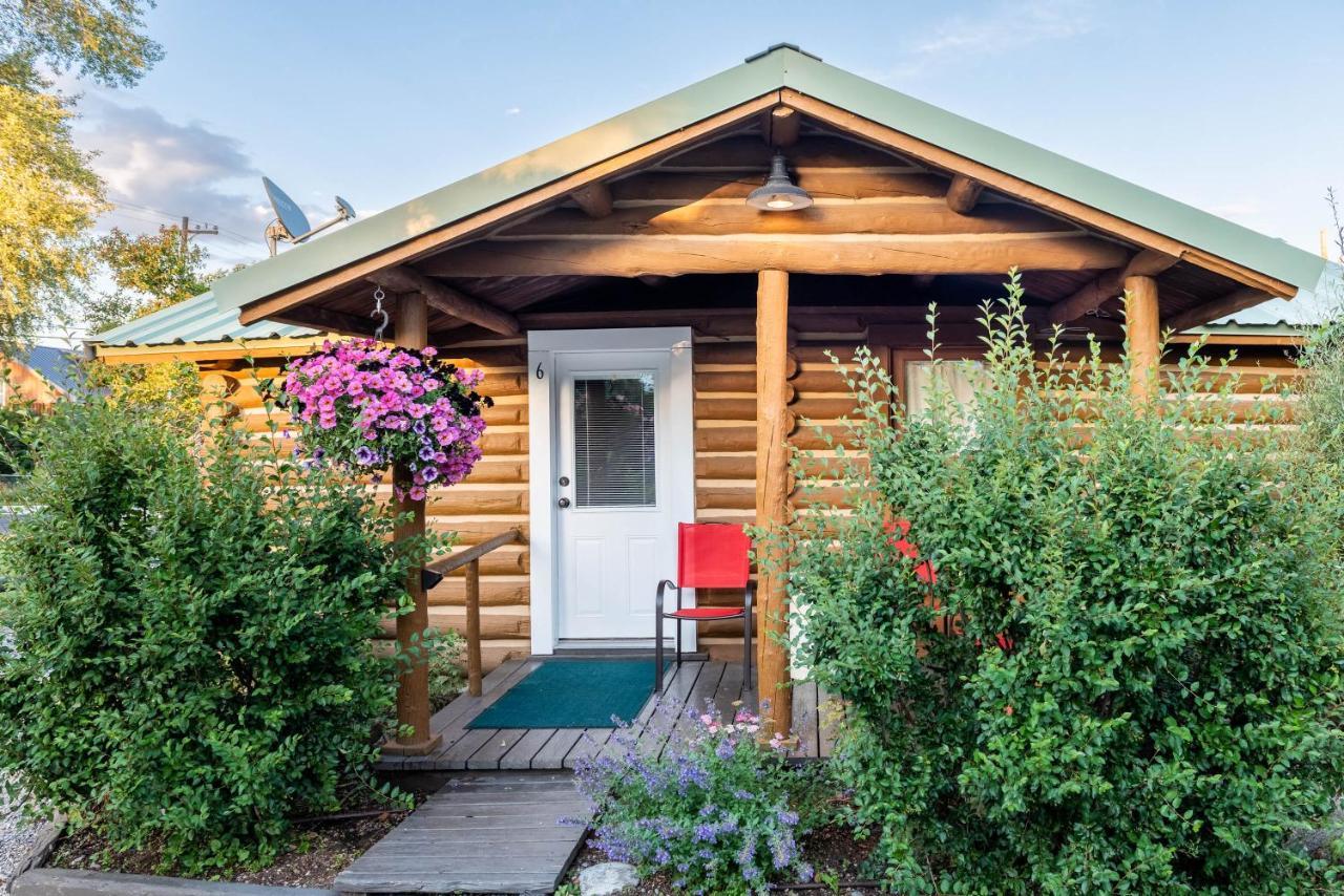 Log Cabin Motel Pinedale Exterior photo