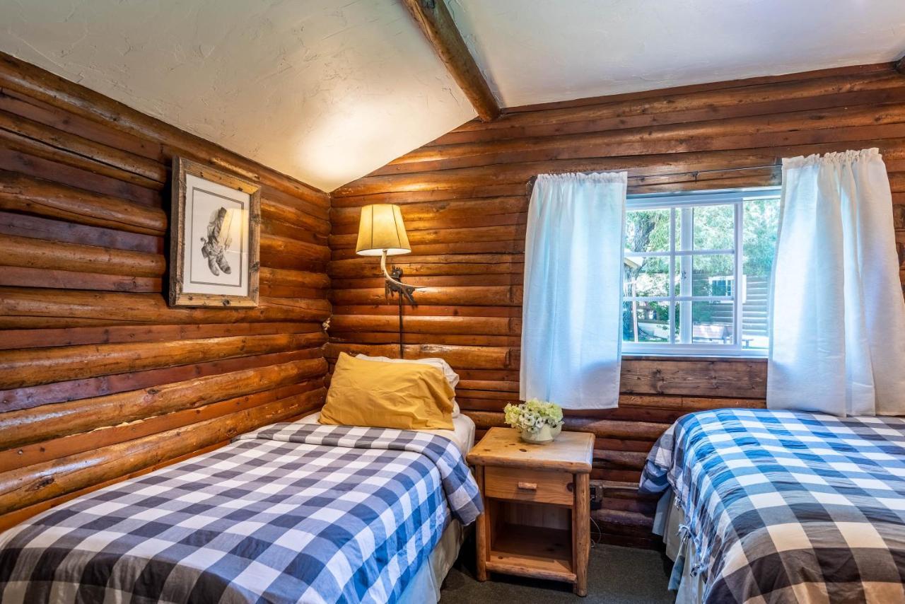 Log Cabin Motel Pinedale Exterior photo