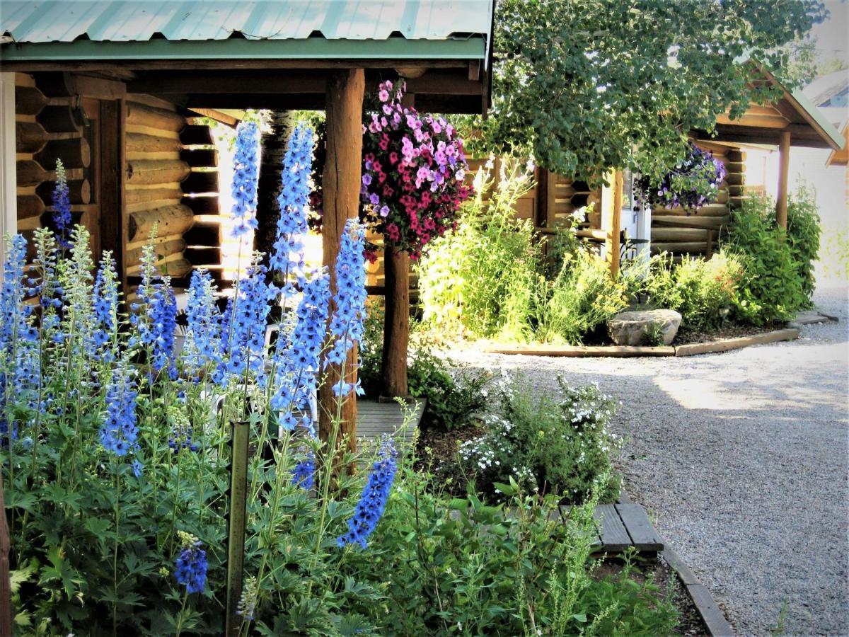 Log Cabin Motel Pinedale Exterior photo